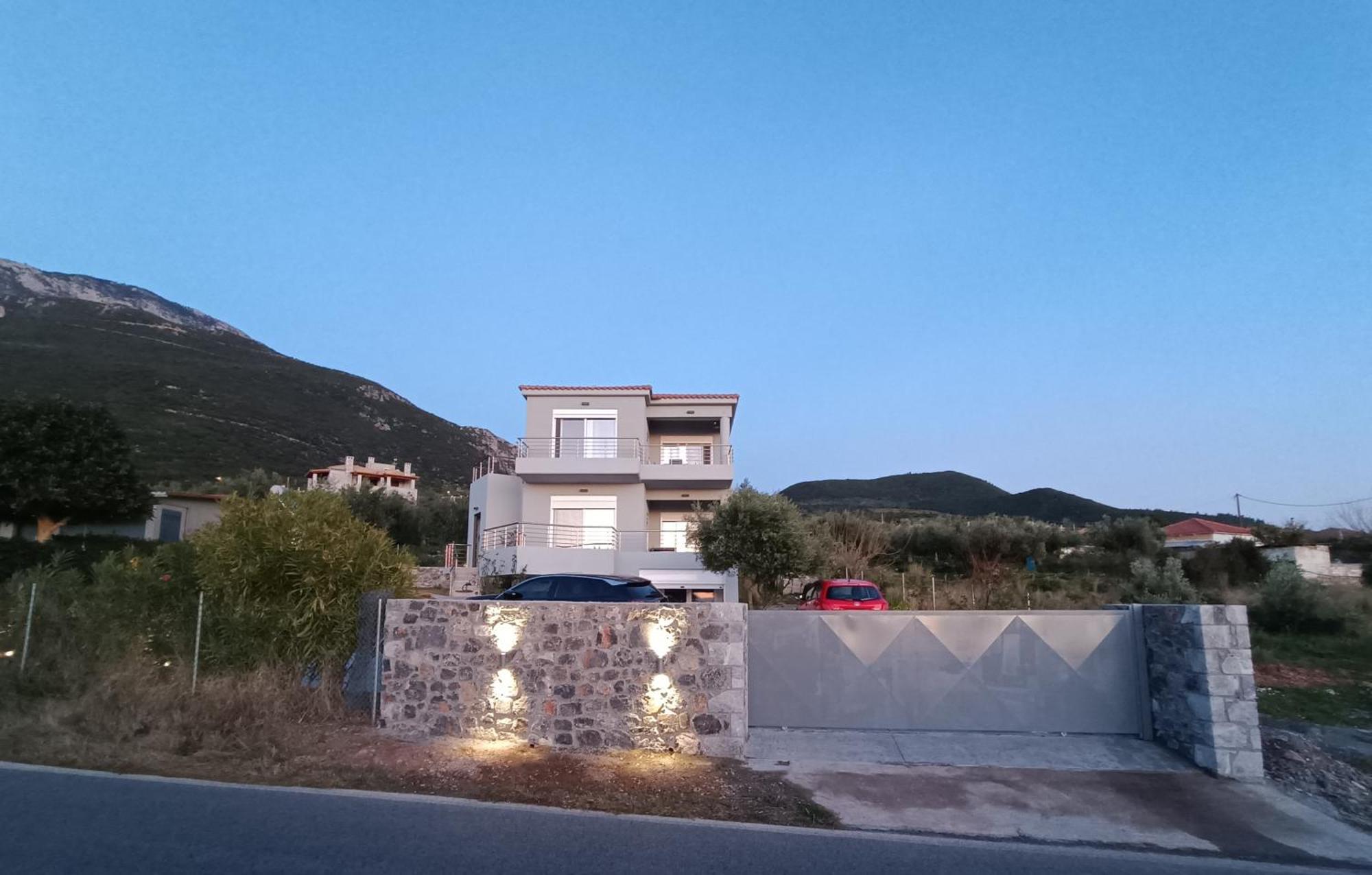 Evilenia Luxury Apartments Calamata Exterior foto